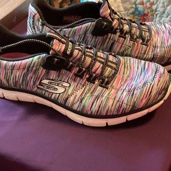 Skechers Colorful Striped Sneakers Size 8 - Picture 2 of 6